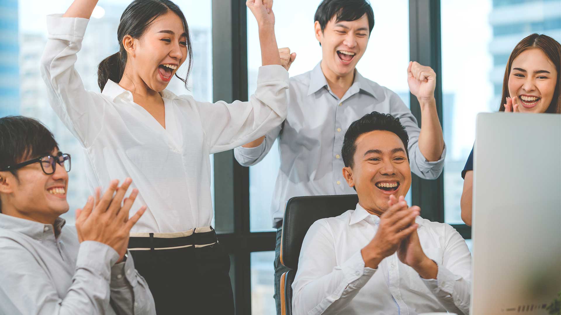 “Một vạn tiền công không bằng một đồng tiền thưởng”