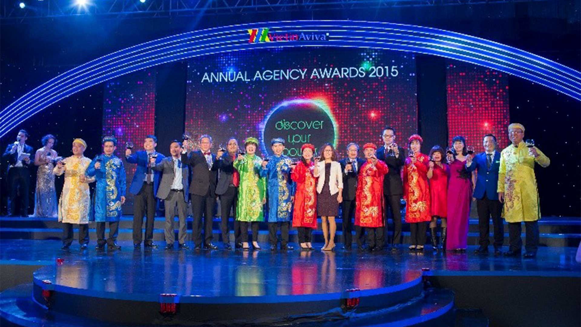 Award ceremony là hoạt động vinh danh được trông đợi nhất trong năm.